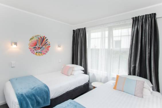 family suite - king single beds